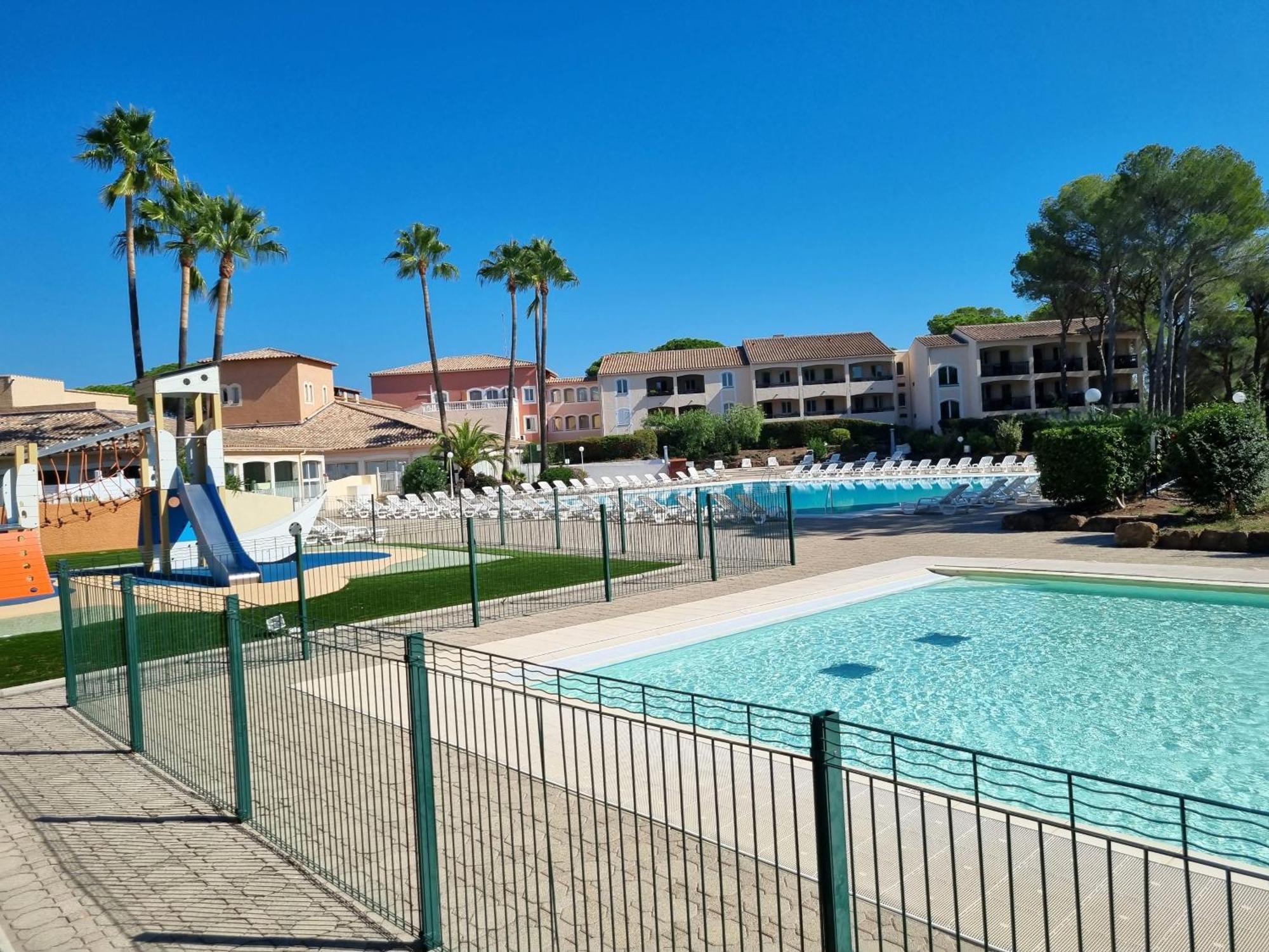 Studio 4P Vue Piscine St Raphael Valescure - Au Coeur Des Golfs Saint-Raphaël エクステリア 写真