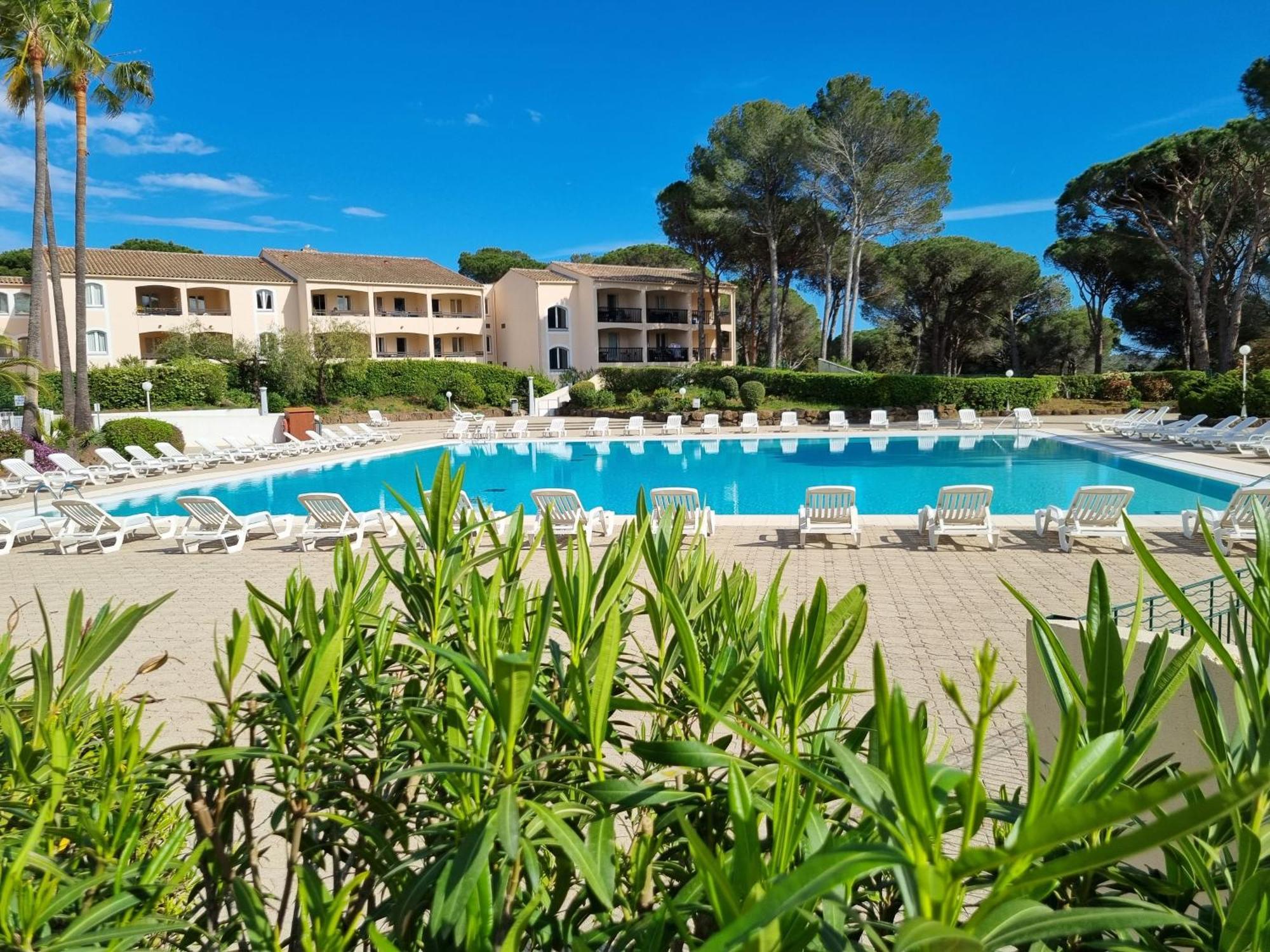 Studio 4P Vue Piscine St Raphael Valescure - Au Coeur Des Golfs Saint-Raphaël エクステリア 写真